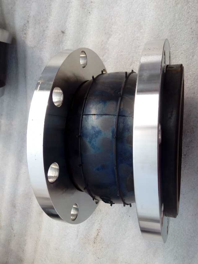 橡膠接頭和金屬軟管的有什么不同